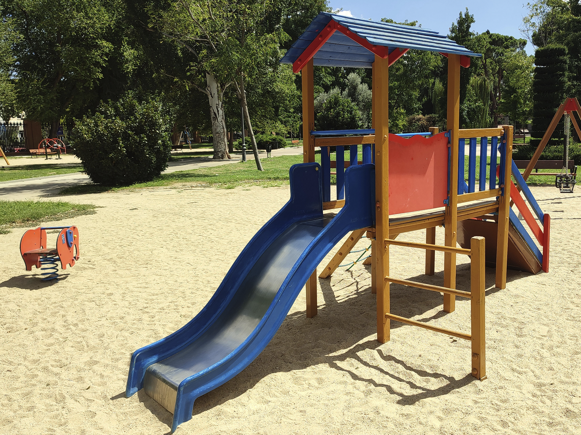 Taloyhtiö vastaa leikkipaikan turvallisuudesta